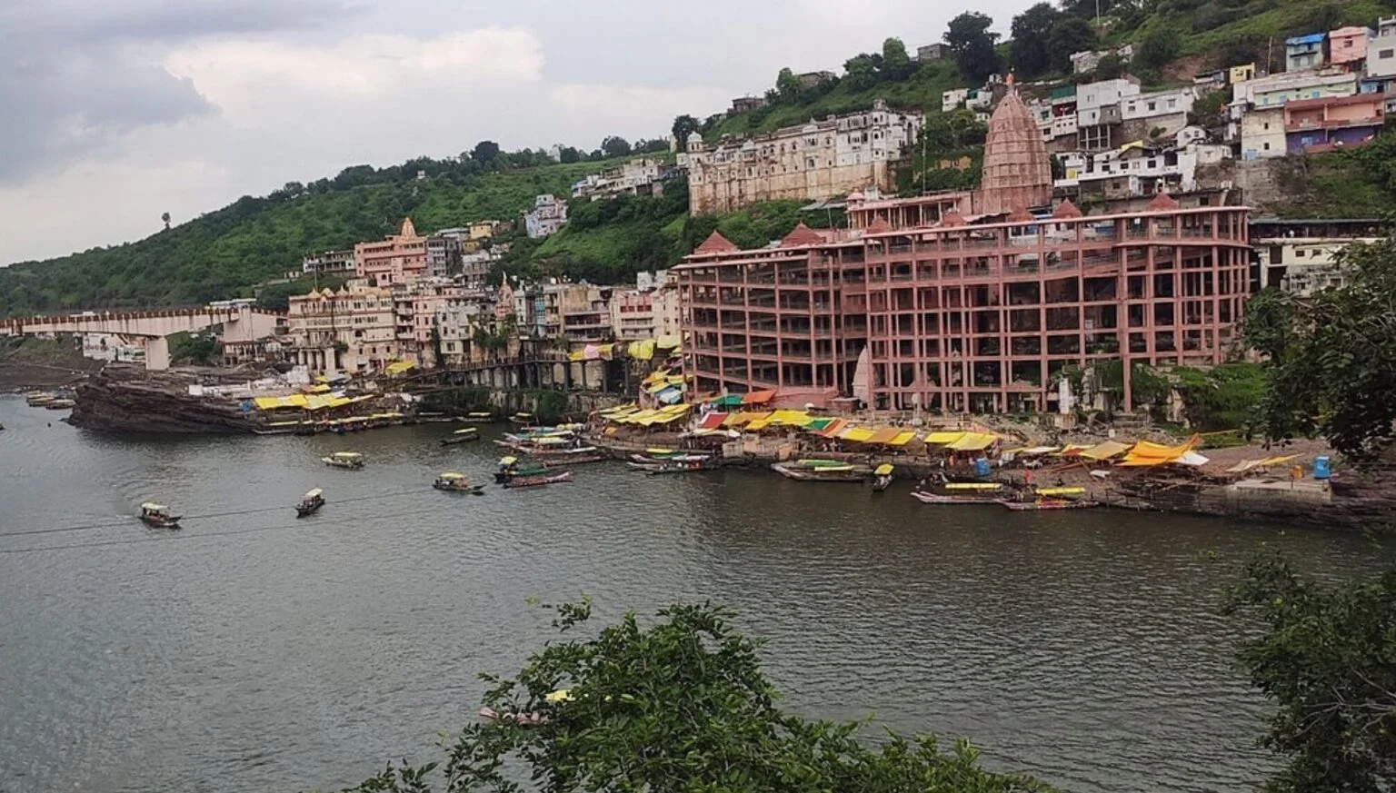 Indore to Omkareshwar Taxi Service